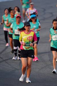 BIB: 5292, 043
                            <button type="button" onclick="openModal(10516145)" class="btn btn-primary btn-sm float-right btn-popup" data-toggle="modal" data-target=".modal-high-quality">
                        <i class="fas fa-shopping-cart"></i> Add to Cart
                    </button>
                                            <button type="button" onclick="isThisMe(10516145, true)" class="btn btn-success btn-sm float-right btn-popup btn-isme hidden" data-toggle="tooltip" data-placement="bottom" title="นี่คือรูปของคุณใช่ไหม คลิกที่นี่เพื่อเอาเข้าอัลบั้ม">
                        <i class="fas fa-plus"></i> Add to album
                    </button>
                    <button type="button" onclick="isThisMe(10516145, false)" class="btn btn-warning btn-sm float-right btn-popup btn-isnotme hidden">
                        <i class="fas fa-ban"></i> Remove from album
                    </button>